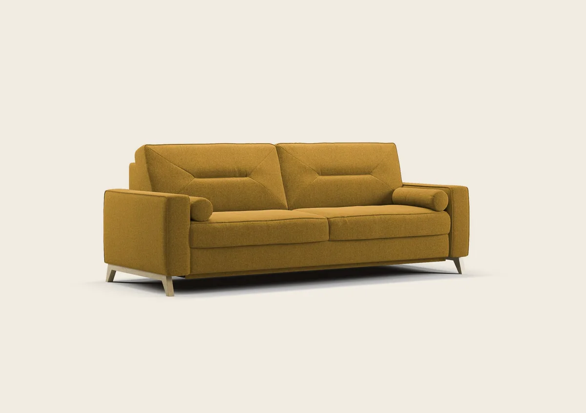Geltona TOSCA trivietė sofa kubiškų formų šviesiame kambaryje